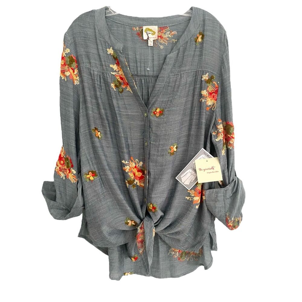 New Fig & Flower Embroidered Floral Gray Button up Top Sz X1